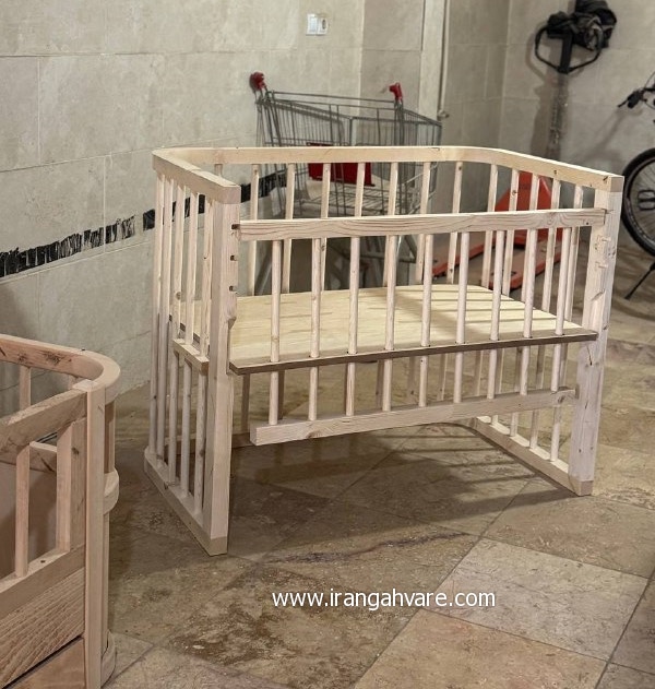 تخت کنار مادر منحنی چوبی کلاسیک